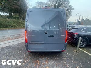 Mercedes-Benz Sprinter 211 Compact Low Roof Manual - Image 2