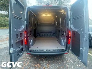 Mercedes-Benz Sprinter 211 Compact Low Roof Manual - Image 4