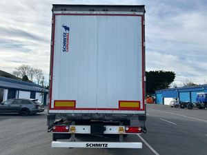 2023 SCHMITZ 13.6m Tri Axle Curtainsider - Image 4