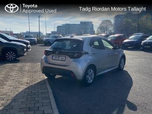 Toyota Yaris HYBRID  LUNA - Image 2
