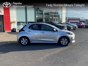 Toyota Yaris HYBRID  LUNA - Image 3