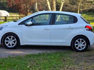 2018 Peugeot 208 1.6 HDI ACTIVE LOW MILEAGE - Image 4