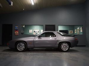 1987 Porsche 928 S4 *Manual* *50k Miles* - Image 3