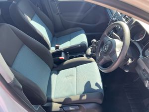 Volkswagen Golf 2012 1.6 white - Image 4