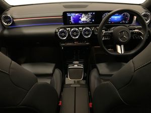 Mercedes-Benz CLA Cla250 e AMG Line Premium - Image 4