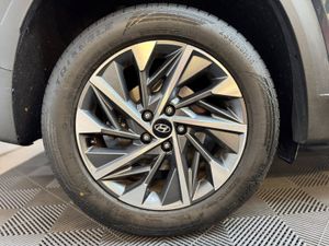 Hyundai Tucson 2WD Executive. One Previous Owner - Image 4
