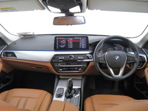 BMW 5 Series 520d SE Saloon - Image 4