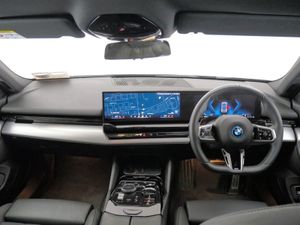BMW 5 Series 530e M Sport Saloon - Image 4