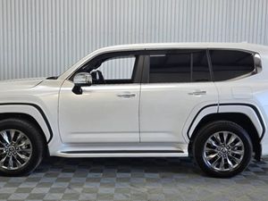 Toyota Landcruiser Lc300 - Image 3