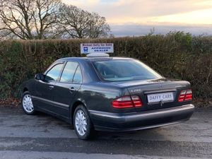 Mercedes-Benz E-Class E 200 Kompressor 4DR Auto - Image 3