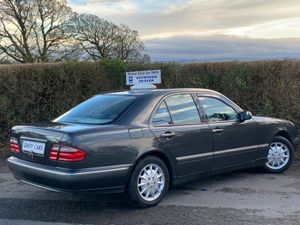 Mercedes-Benz E-Class E 200 Kompressor 4DR Auto - Image 4