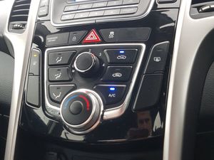 i30 2015 Amazing condition Fresh NCT Automatic 1.6 - Image 4