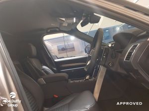 Land Rover Discovery 3.0 SD6 Dynamic HSE Commerci - Image 4