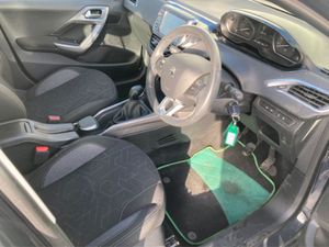 Peugeot 2008 1.2 Pure-tech 82 Active 5DR - Image 2
