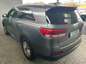 Kia Sorento Platinum 4X2 5DR - Image 3