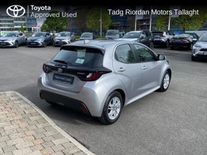 Toyota Yaris hybrid luna - Image 2