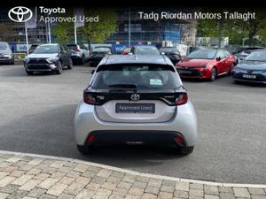 Toyota Yaris hybrid luna - Image 4