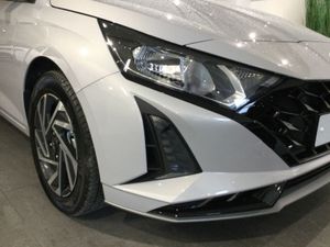 Hyundai i20 Deluxe Plus Automatic - Showroom Demo - Image 3