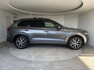 Volkswagen Touareg 3.0 V6 TDI 4motion R-line 5dr - Image 4