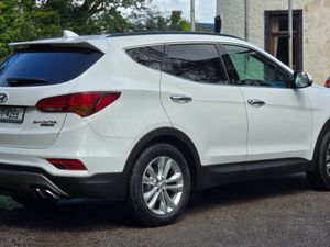2017 Hyundai Santa Fe 2.2 CRDI PREMIUM 4WD - Image 4