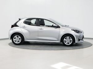 *1* 2023 Toyota Yaris 1.5 LUNA AUTO - Image 3