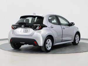 *1* 2023 Toyota Yaris 1.5 LUNA AUTO - Image 4