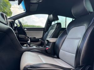 181 KIA SPORTAGE 1.7 114BHP GT LINE - Image 4