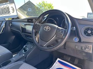 High Spec - Self Charge Hybrid - Low mileage - Image 4