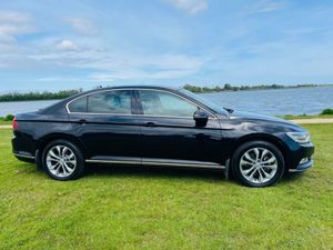 Volkswagen Passat Highline Leather Interior  fina - Image 4