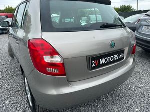 🔵 Skoda Fabia AMBITION 1.2 HTP 60BHP 4Dr  LOW KM - Image 4