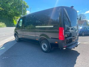 Mercedes-Benz Sprinter 319 MWB Low Roof - Image 3