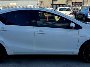 2016 Toyota Aqua - Image 4