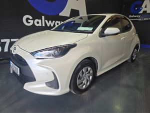 Toyota Yaris X 1.0 Automatic-67 Km-rr Camera- New - Image 4