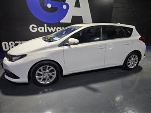 Toyota Auris 1.6 D4d-rear Camera Model-fully Serv - Image 4