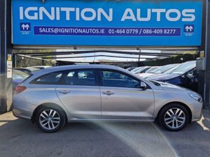 Hyundai i30 I30  Petrol  Deluxe Model  Tourer  Lo - Image 2