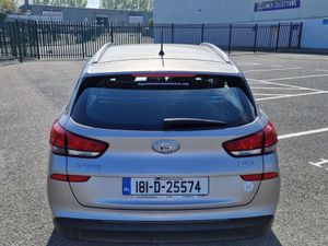 Hyundai i30 I30  Petrol  Deluxe Model  Tourer  Lo - Image 3