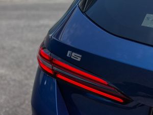 BMW i5 Edrive40 Touring M Sport Pro - Image 4