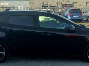 2016 Volvo V40 Black 1.5 T3 Sporty Hatchback - Image 4