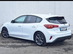 Ford Focus 1.5l Ecoblue 115PS St-line Auto - Image 4
