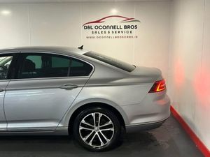 Volkswagen Passat Highline 2.0 TDI Manual 6speed - Image 2