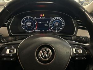 Volkswagen Passat Highline 2.0 TDI Manual 6speed - Image 3