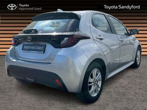 Toyota Yaris Hybrid Luna // Rear Camera // Toyota - Image 2