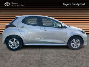Toyota Yaris Hybrid Luna // Rear Camera // Toyota - Image 3