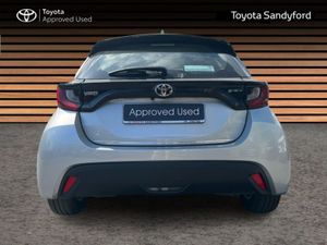 Toyota Yaris Hybrid Luna // Rear Camera // Toyota - Image 4