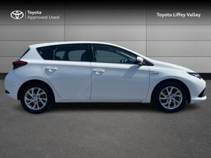 Toyota Auris Hybrid Business Edition - Image 3