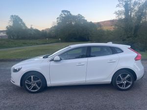 Volvo V40 2015  , black leather,  belt done - Image 2