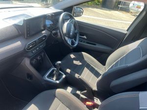 Dacia Sandero Stepway TCe 90 Stepway Expression - Image 3