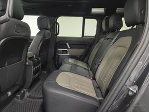 Land Rover Defender 2.0 P300 X-dynamic HSE 110 5d - Image 4