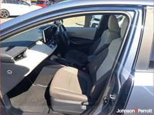 Toyota Corolla 1.8 Hybrid Sol Saloon - Image 3