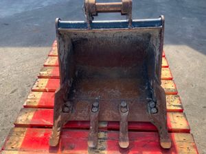 24" JCB 3CX DIGGING BUCKET...45mm PINS...598v. - Image 3